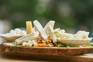 Ove namirnice snižavaju krvni tlak: najzdravije vrste sira